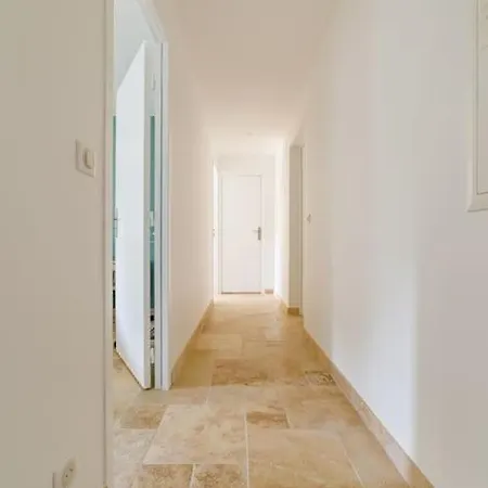 Rez-de-villa Avec Espace Arbore Privatif Sainte-Maxime