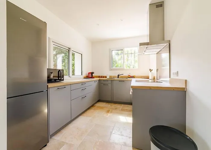 Rez-de-villa Avec Espace Arboré Privatif * Sainte-Maxime