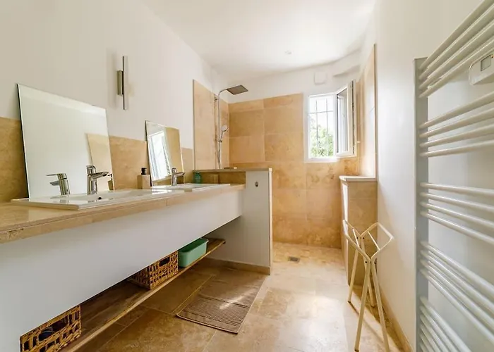 Rez-de-villa Avec Espace Arboré Privatif * Sainte-Maxime