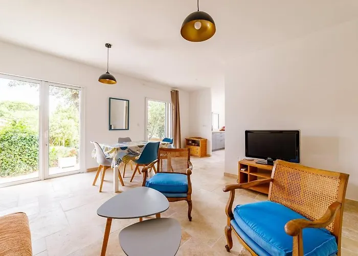 Rez-de-villa Avec Espace Arboré Privatif Appartement *