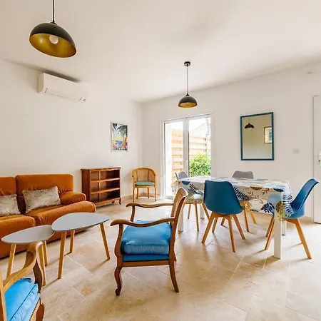 Daire Rez-de-villa Avec Espace Arbore Privatif Sainte-Maxime