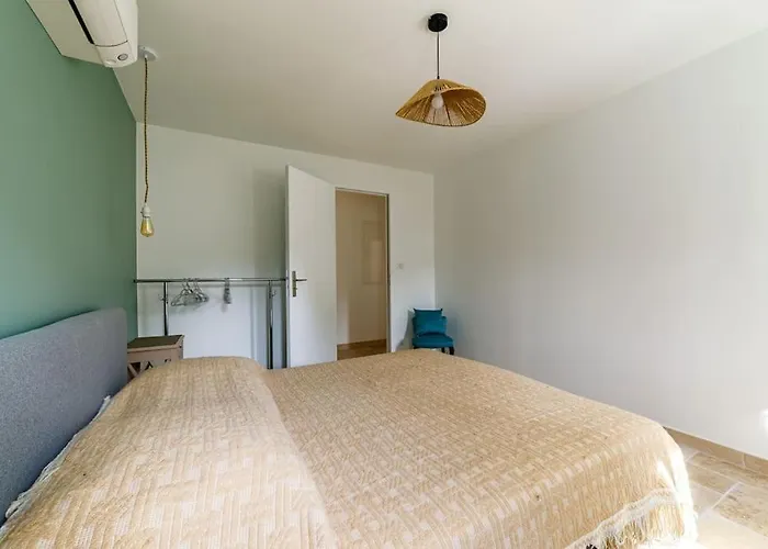 Rez-de-villa Avec Espace Arbore Privatif * Sainte-Maxime