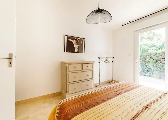 Rez-de-villa Avec Espace Arbore Privatif * Sainte-Maxime